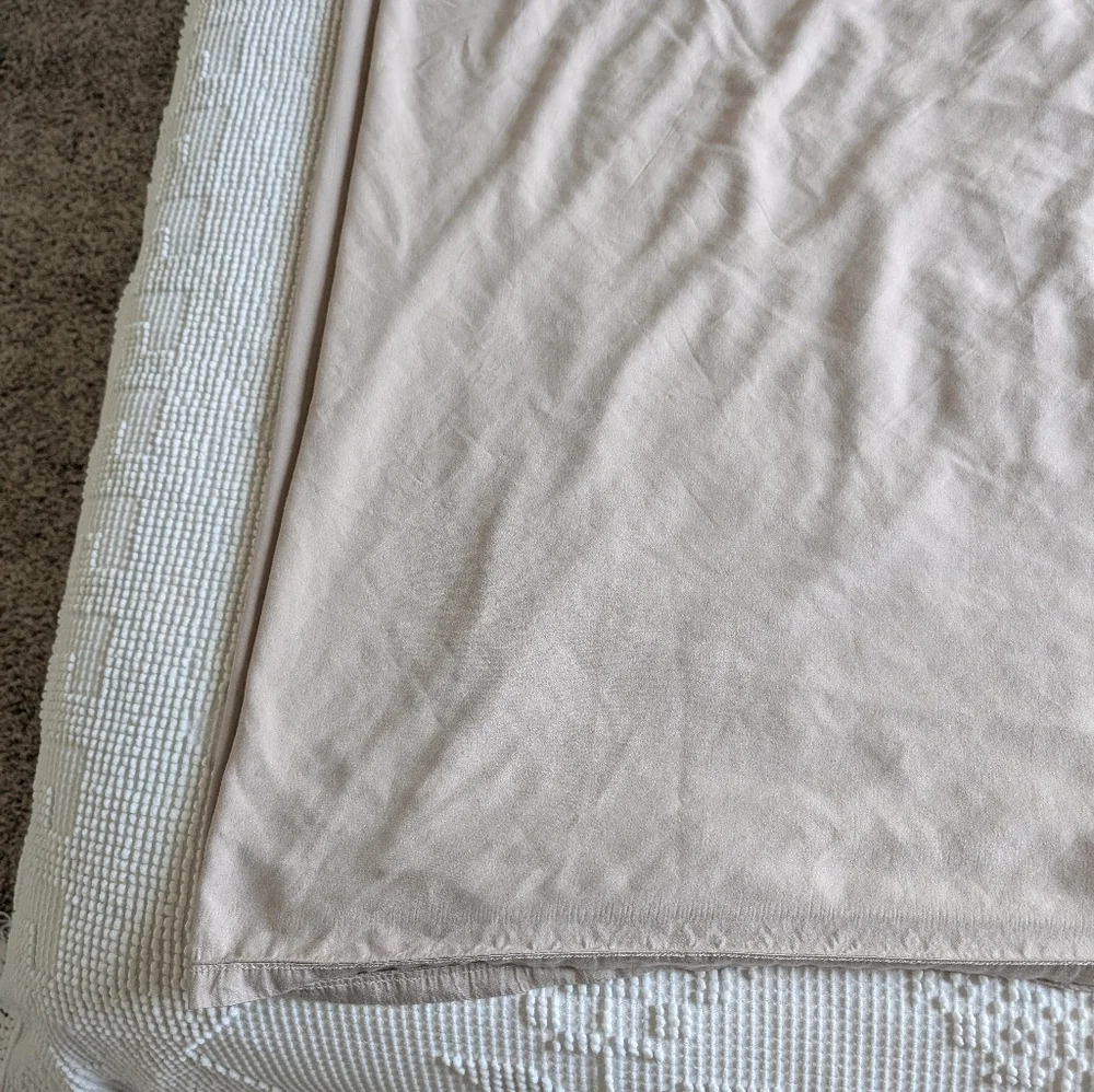 Cariloha Beige Queen Flat Sheet Sateen 100% Viscose From Bamboo Matte Flowy